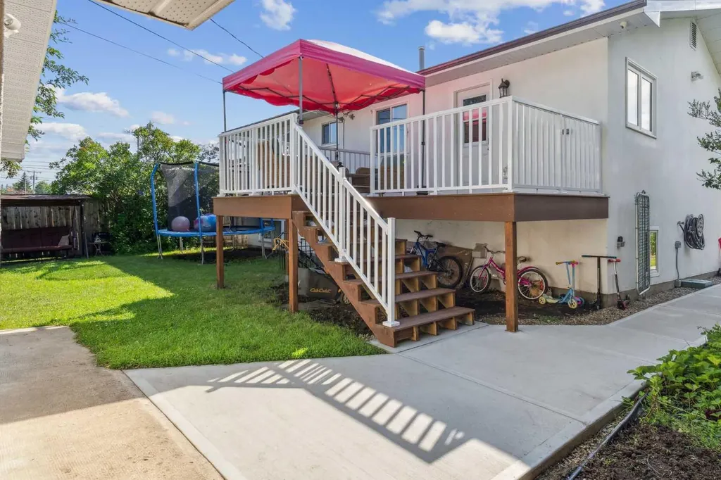 320 Haddon Road SW Calgary AB T2V 2Z3