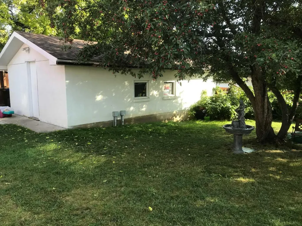 320 Haddon Road SW Calgary AB T2V 2Z3
