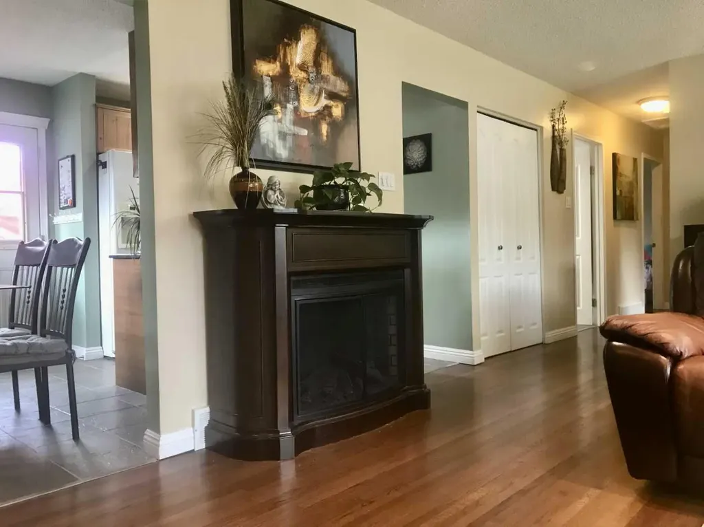 320 Haddon Road SW Calgary AB T2V 2Z3