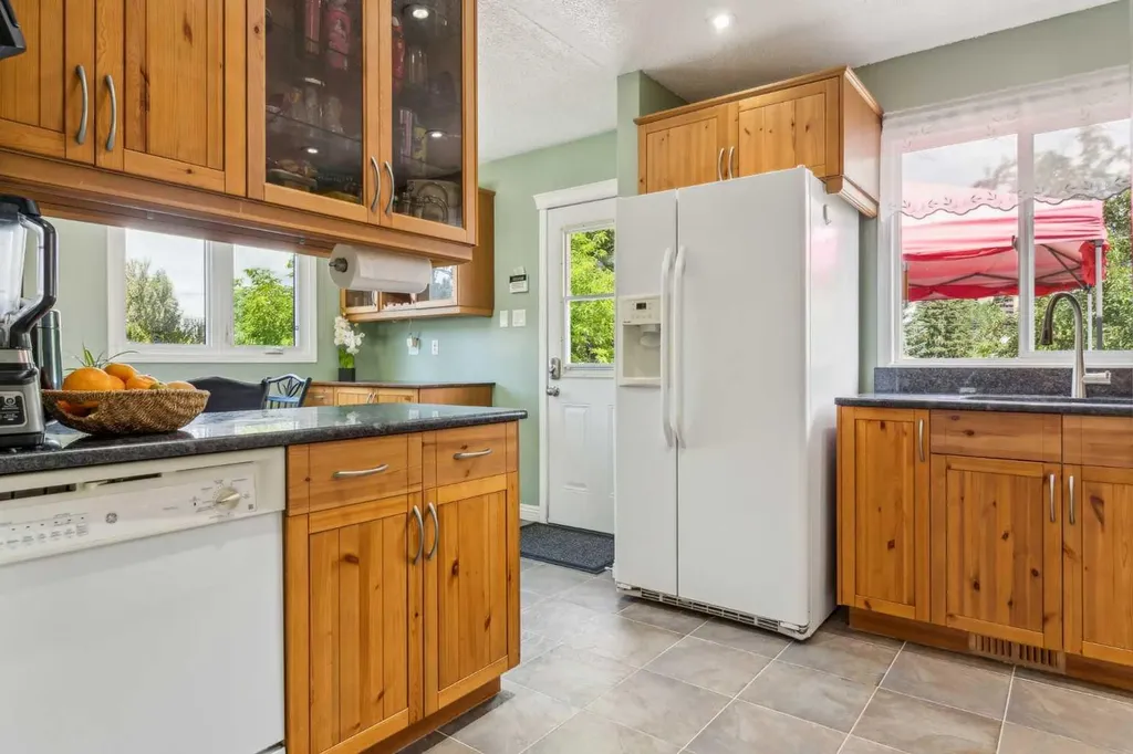 320 Haddon Road SW Calgary AB T2V 2Z3