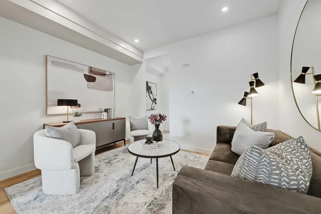 828 8 Avenue NE Calgary AB T2E 9E2