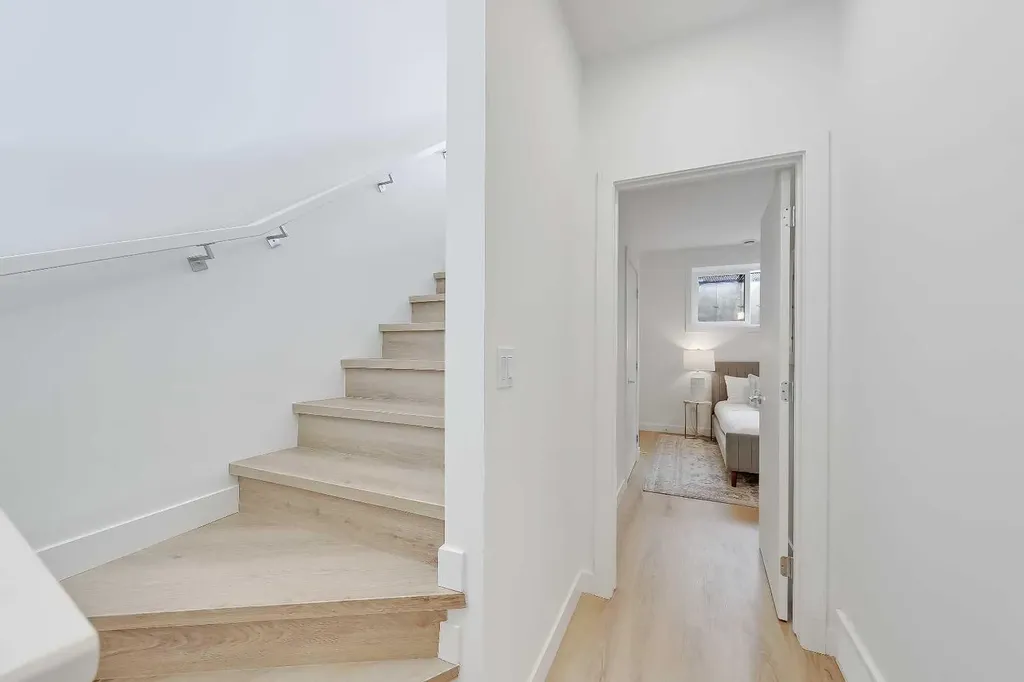828 8 Avenue NE Calgary AB T2E 9E2