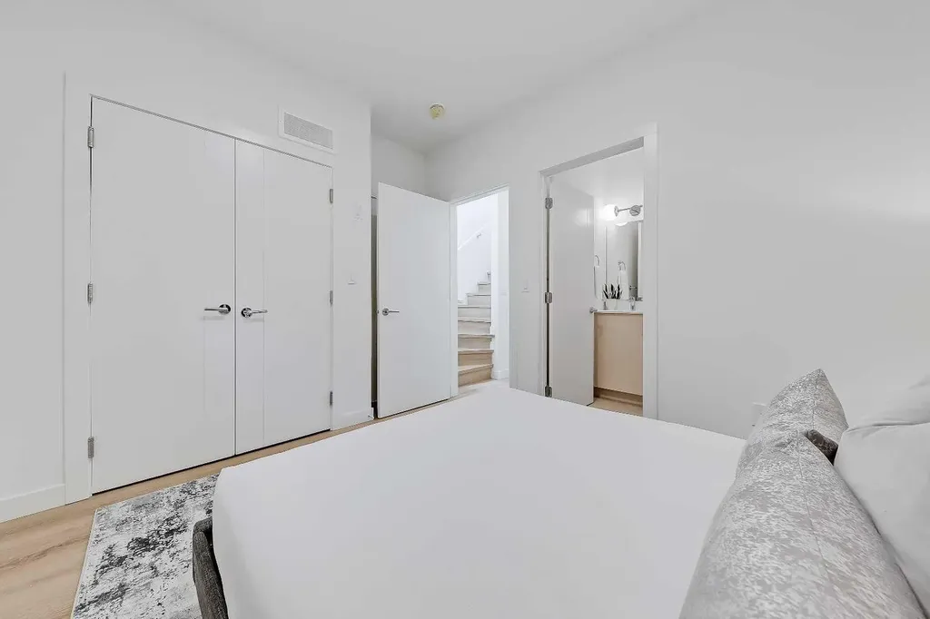 828 8 Avenue NE Calgary AB T2E 9E2