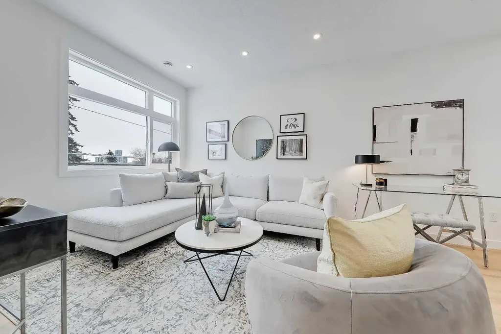 828 8 Avenue NE Calgary AB T2E 9E2