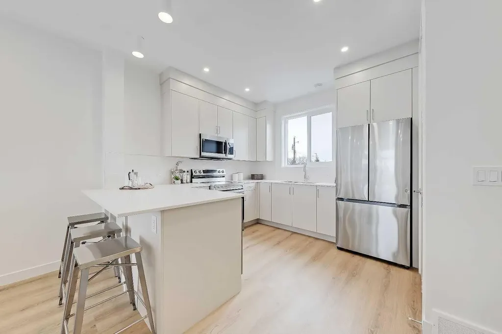 828 8 Avenue NE Calgary AB T2E 9E2