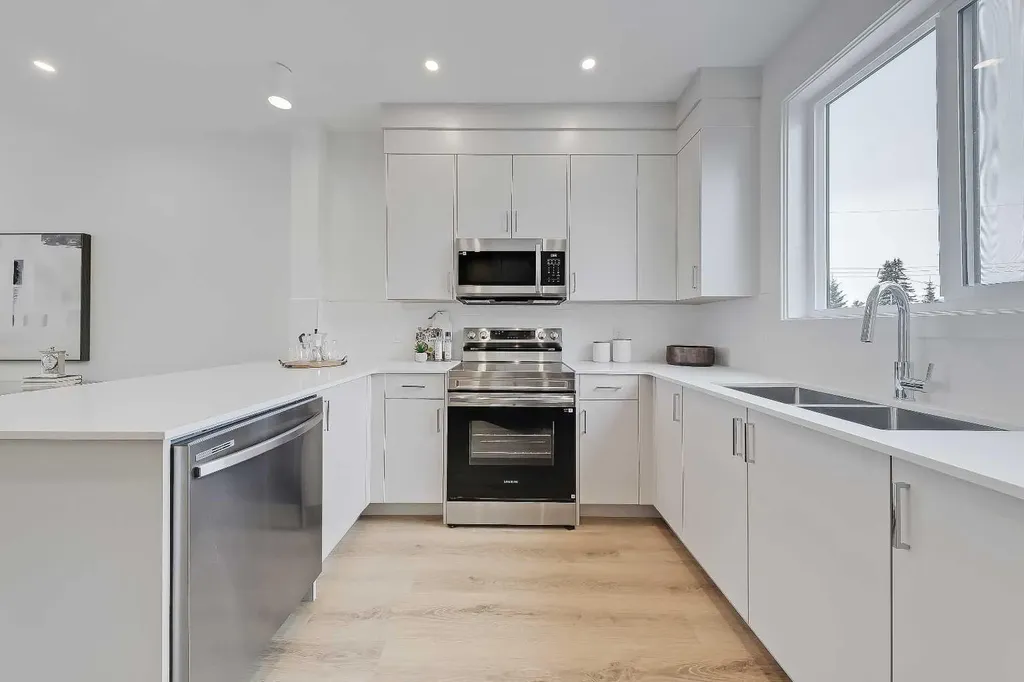 828 8 Avenue NE Calgary AB T2E 9E2