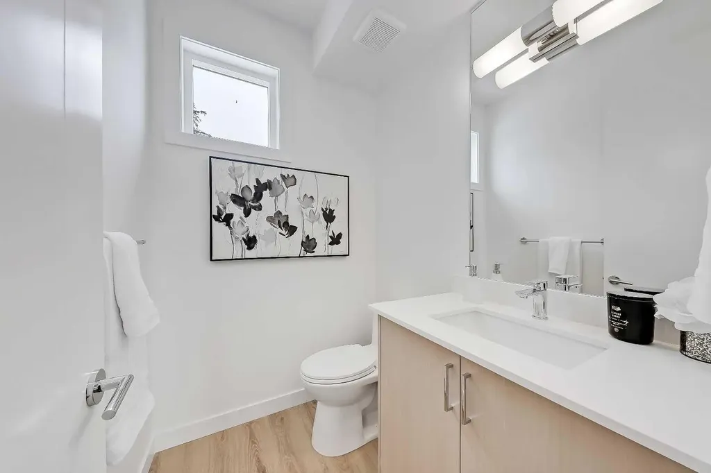 828 8 Avenue NE Calgary AB T2E 9E2
