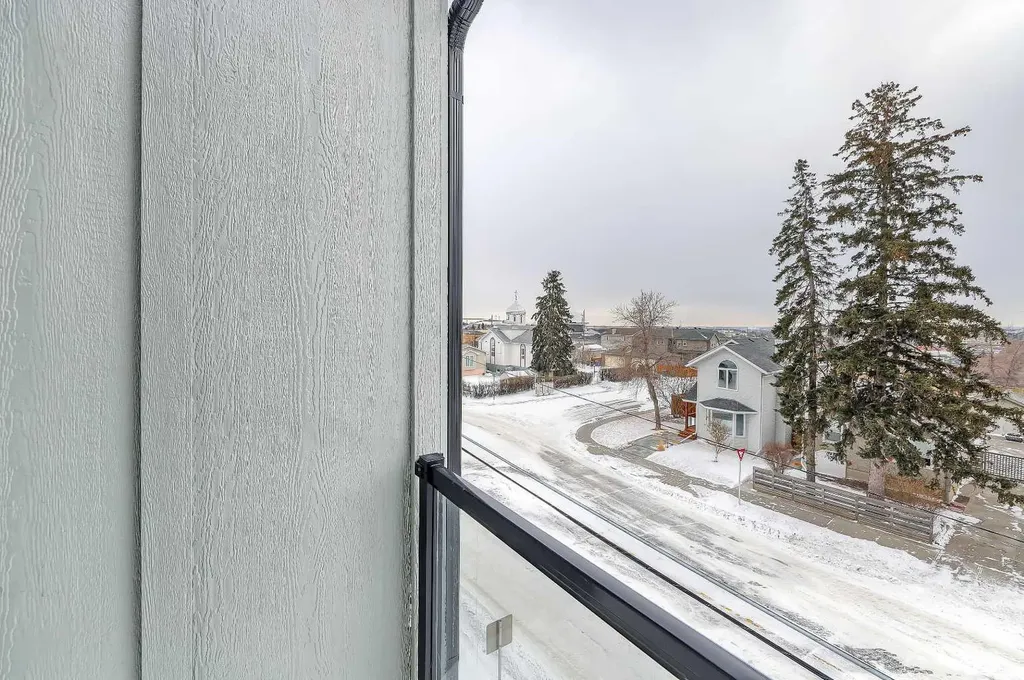 828 8 Avenue NE Calgary AB T2E 9E2