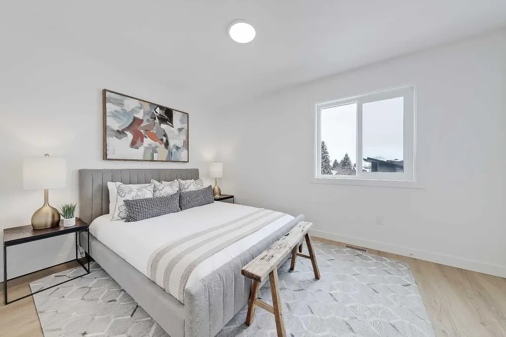 828 8 Avenue NE Calgary AB T2E 9E2
