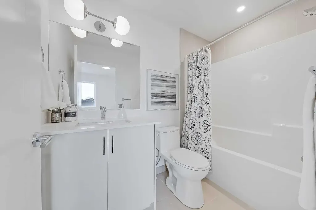 828 8 Avenue NE Calgary AB T2E 9E2