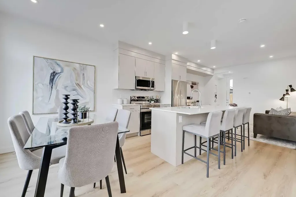 828 8 Avenue NE Calgary AB T2E 9E2