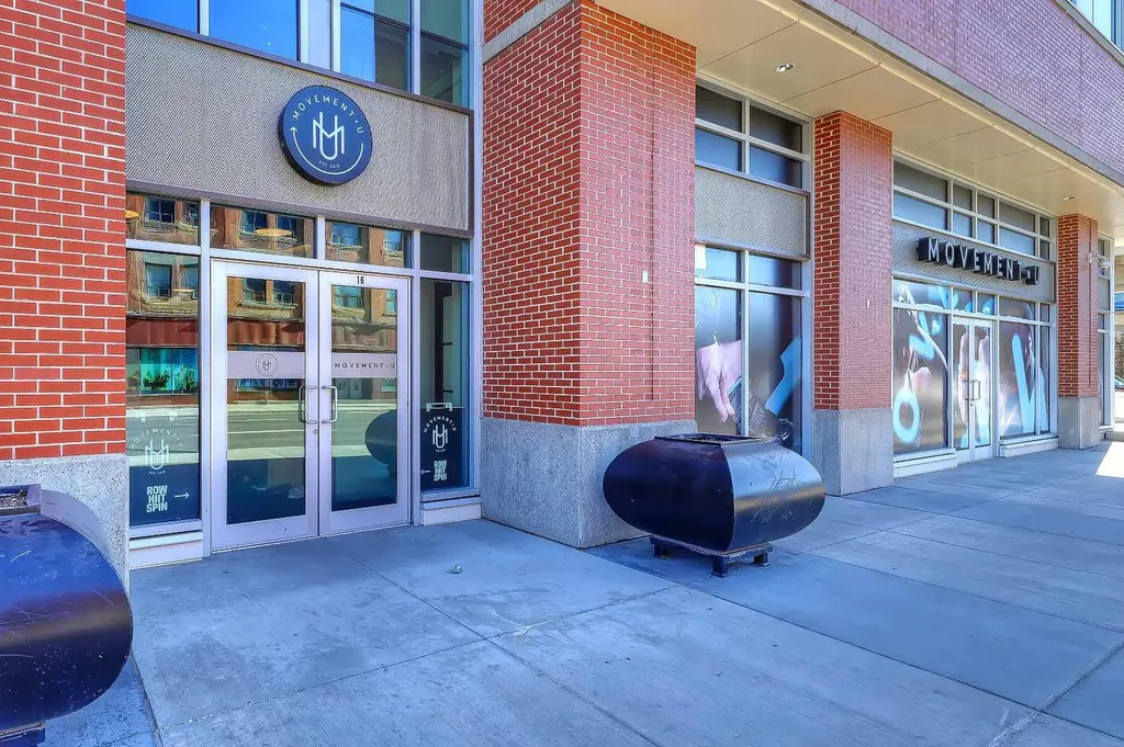 828 8 Avenue NE Calgary AB T2E 9E2