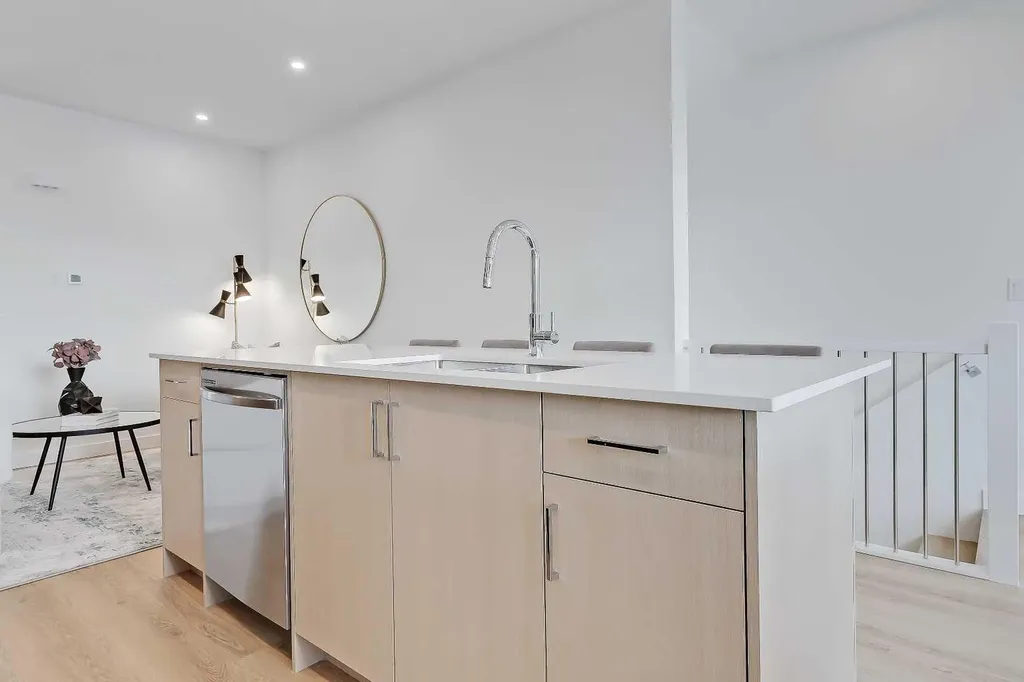828 8 Avenue NE Calgary AB T2E 9E2
