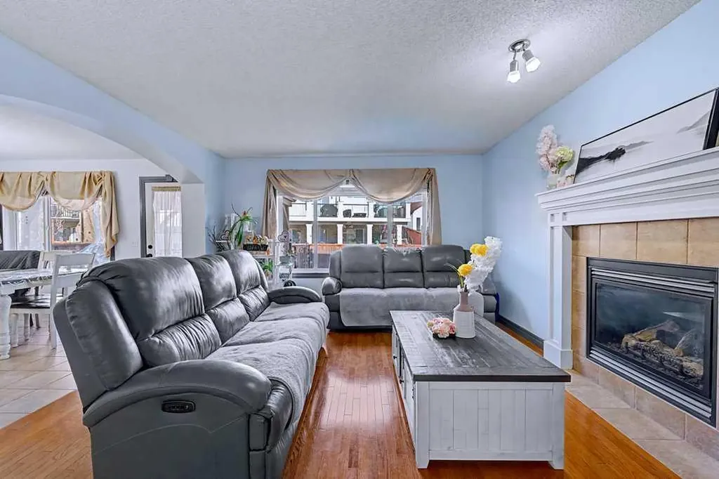284 Hawkmere View Chestermere AB T1X 1T7