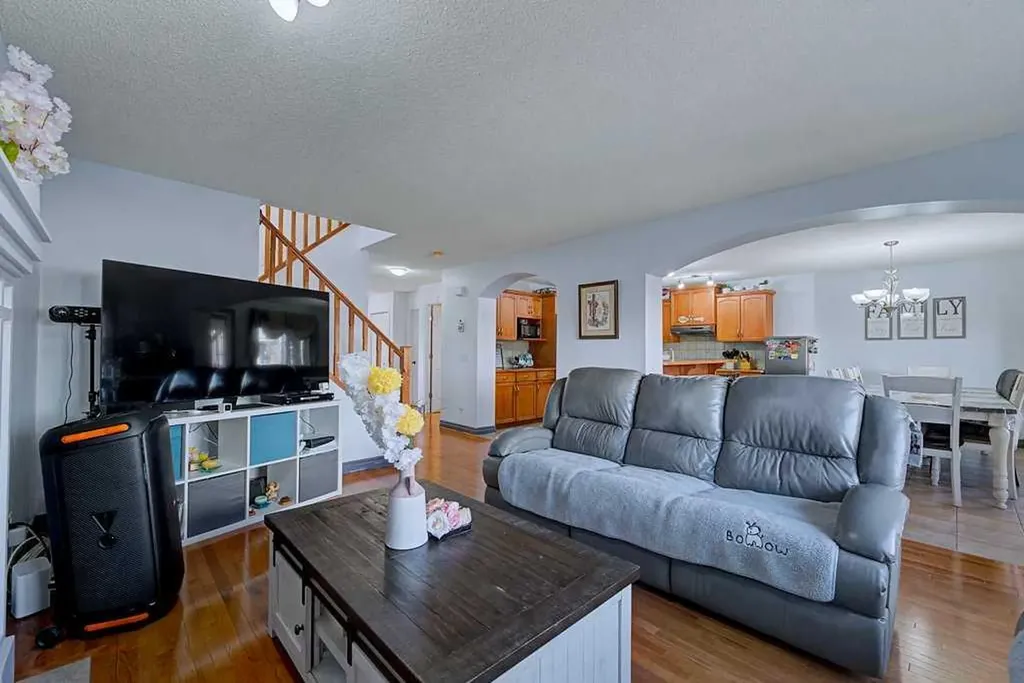 284 Hawkmere View Chestermere AB T1X 1T7