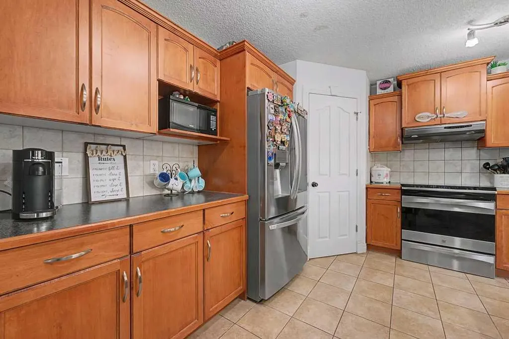 284 Hawkmere View Chestermere AB T1X 1T7