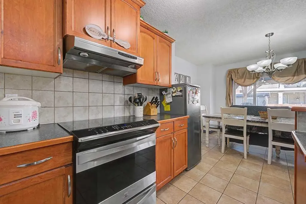 284 Hawkmere View Chestermere AB T1X 1T7