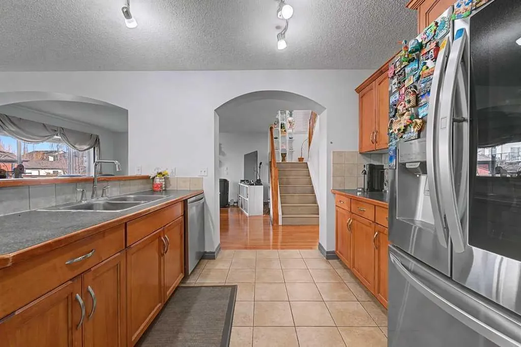 284 Hawkmere View Chestermere AB T1X 1T7