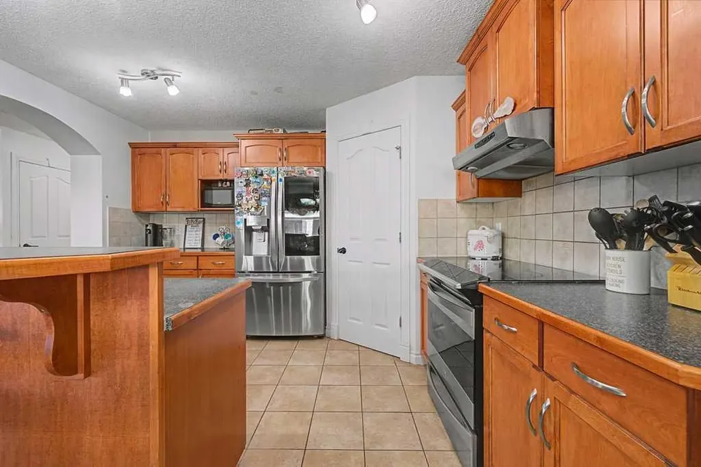 284 Hawkmere View Chestermere AB T1X 1T7
