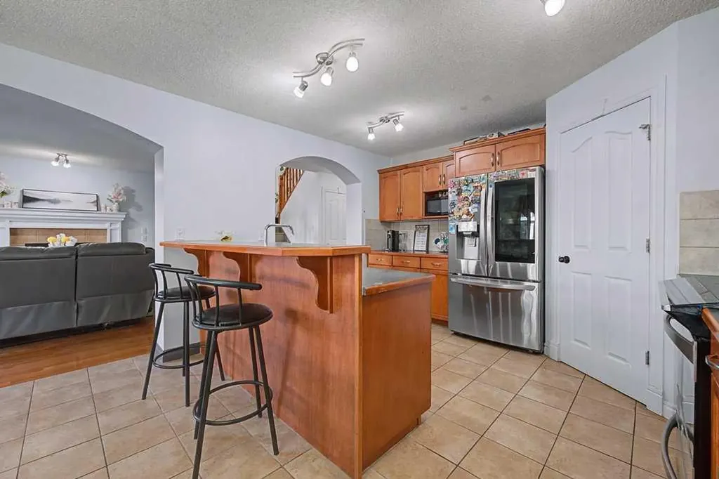 284 Hawkmere View Chestermere AB T1X 1T7