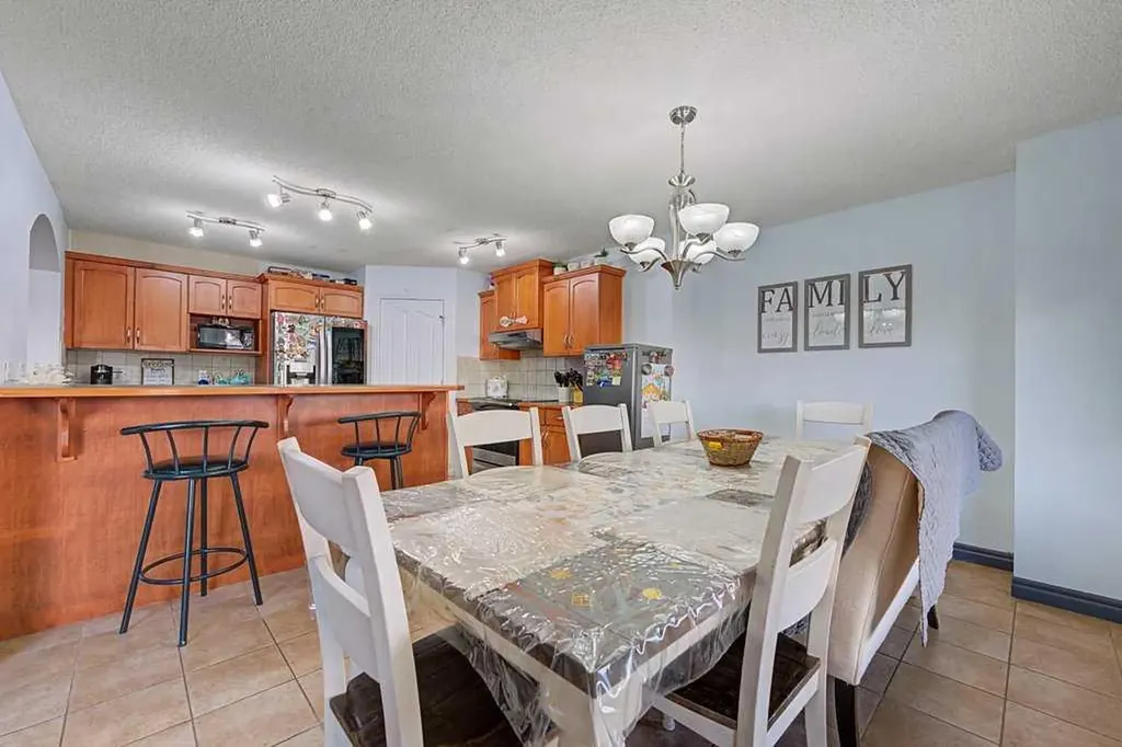 284 Hawkmere View Chestermere AB T1X 1T7