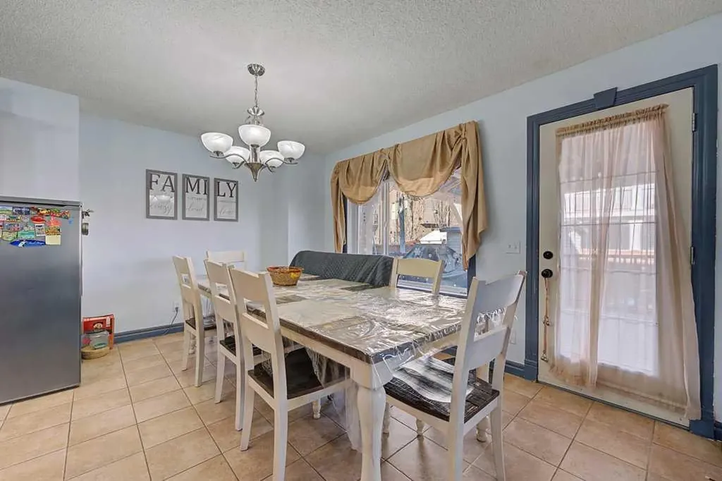 284 Hawkmere View Chestermere AB T1X 1T7