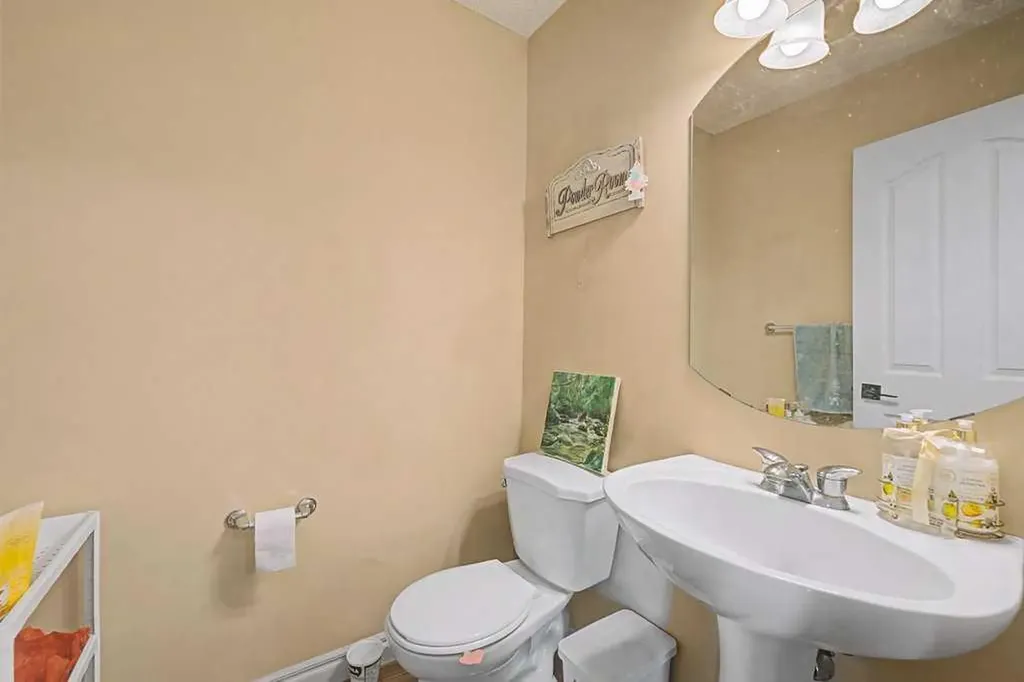 284 Hawkmere View Chestermere AB T1X 1T7