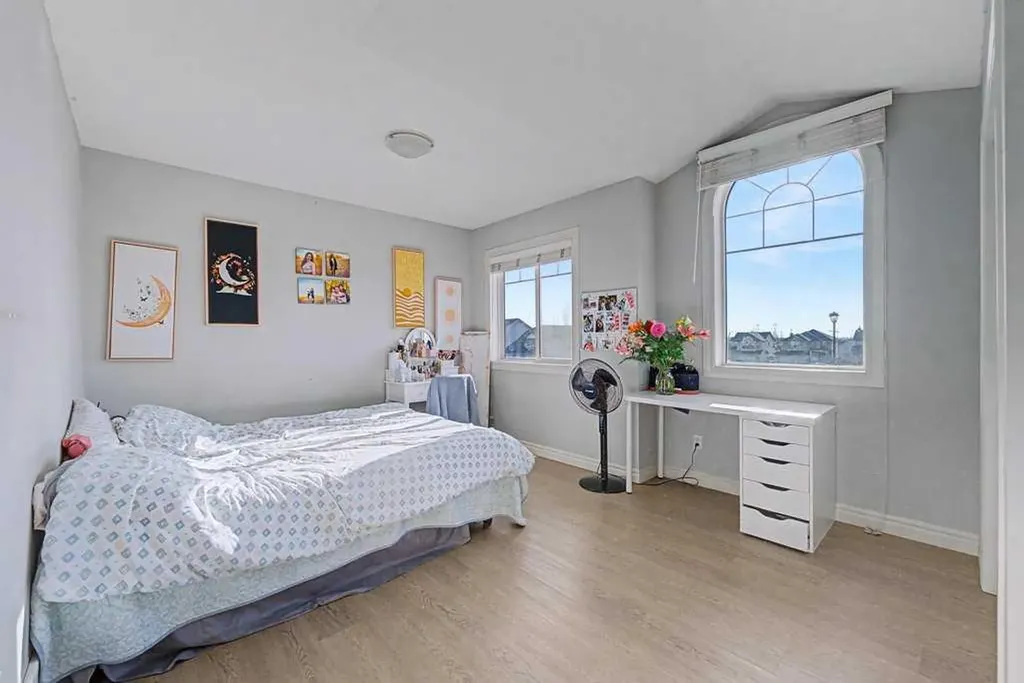 284 Hawkmere View Chestermere AB T1X 1T7