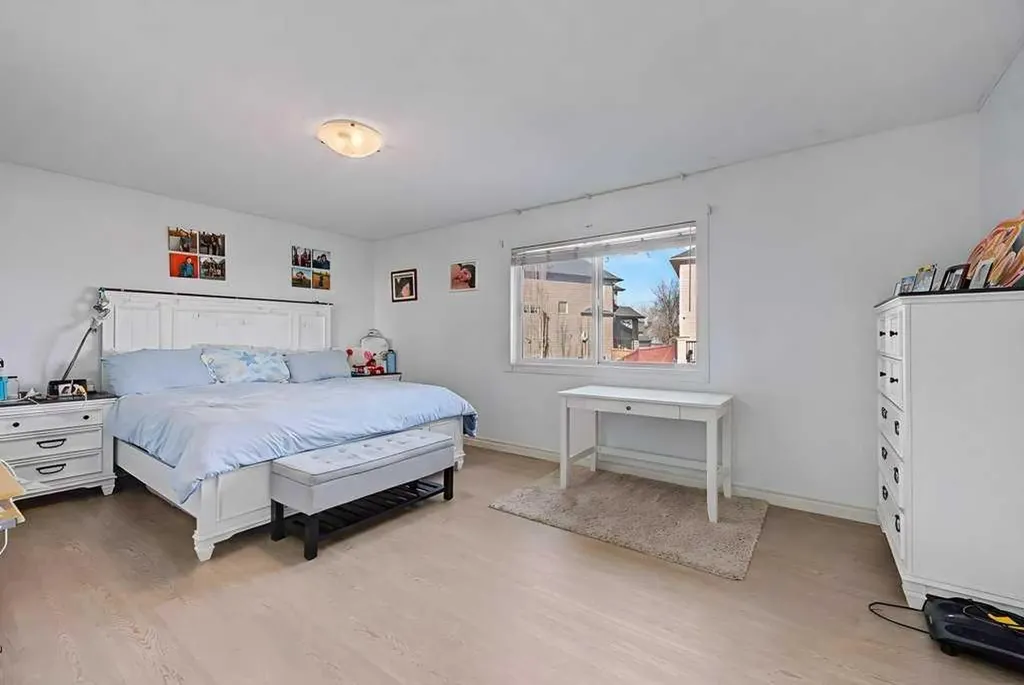 284 Hawkmere View Chestermere AB T1X 1T7
