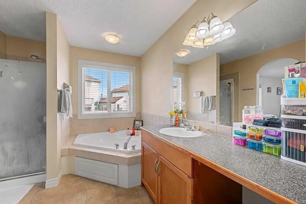 284 Hawkmere View Chestermere AB T1X 1T7