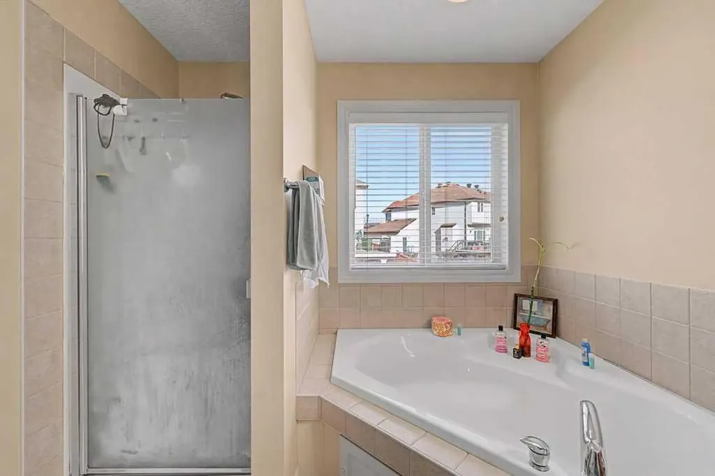 284 Hawkmere View Chestermere AB T1X 1T7