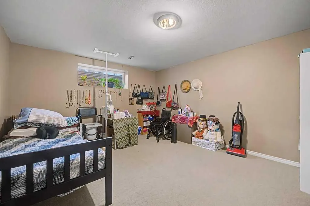 284 Hawkmere View Chestermere AB T1X 1T7
