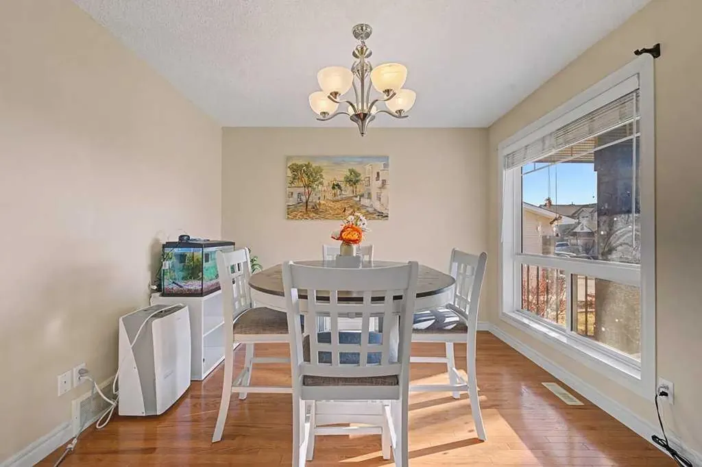 284 Hawkmere View Chestermere AB T1X 1T7