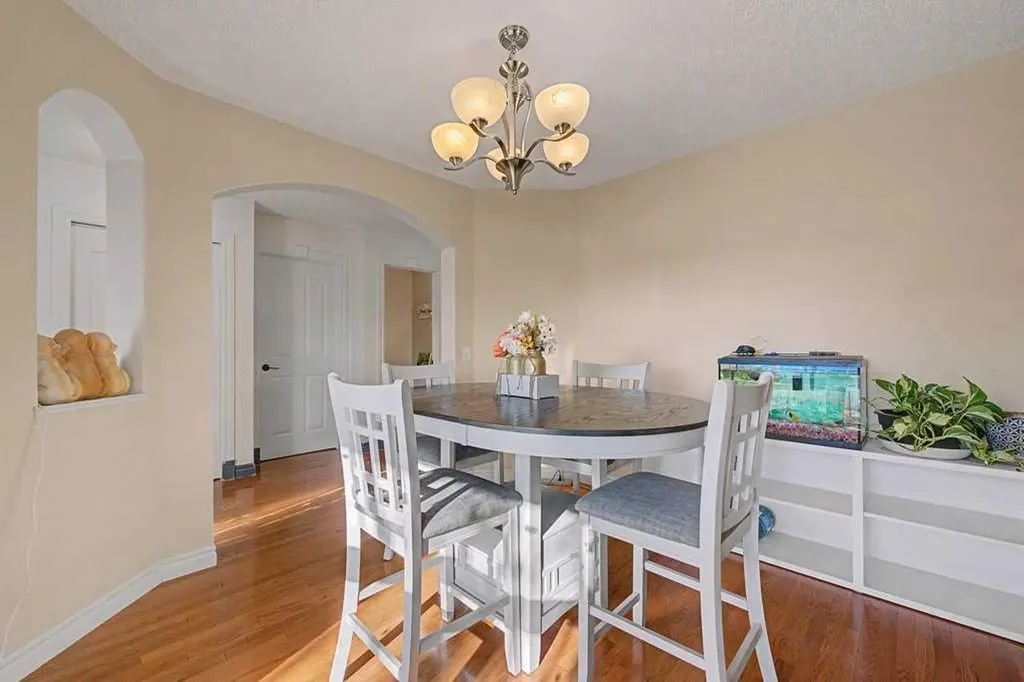 284 Hawkmere View Chestermere AB T1X 1T7