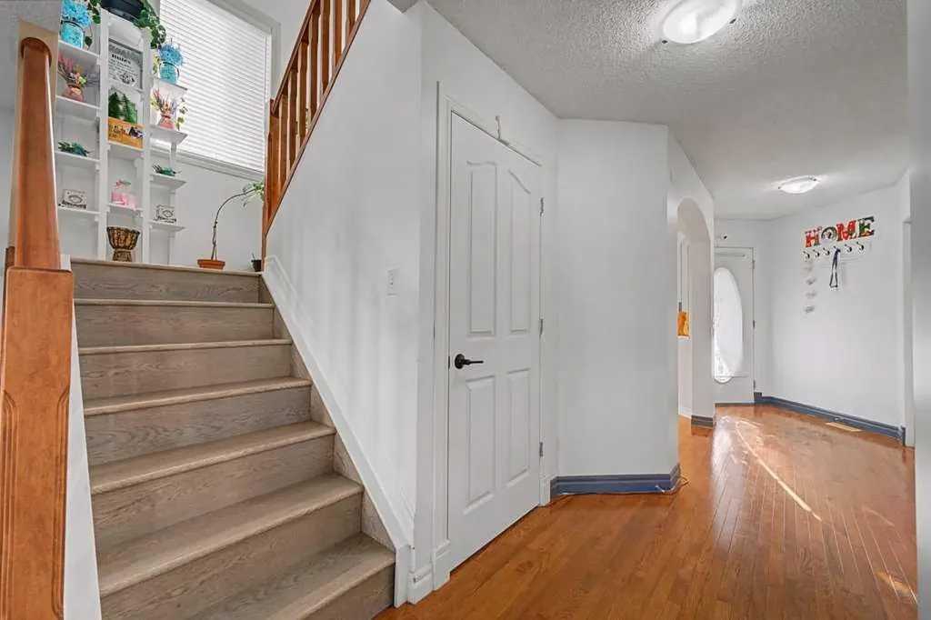 284 Hawkmere View Chestermere AB T1X 1T7