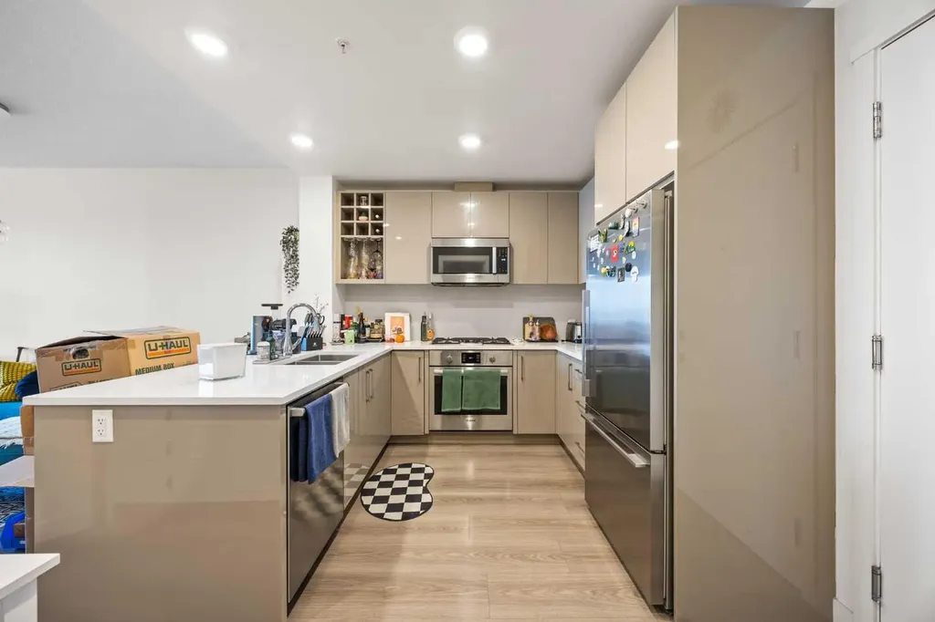 301 10 Street NW Calgary AB T2T 1H7