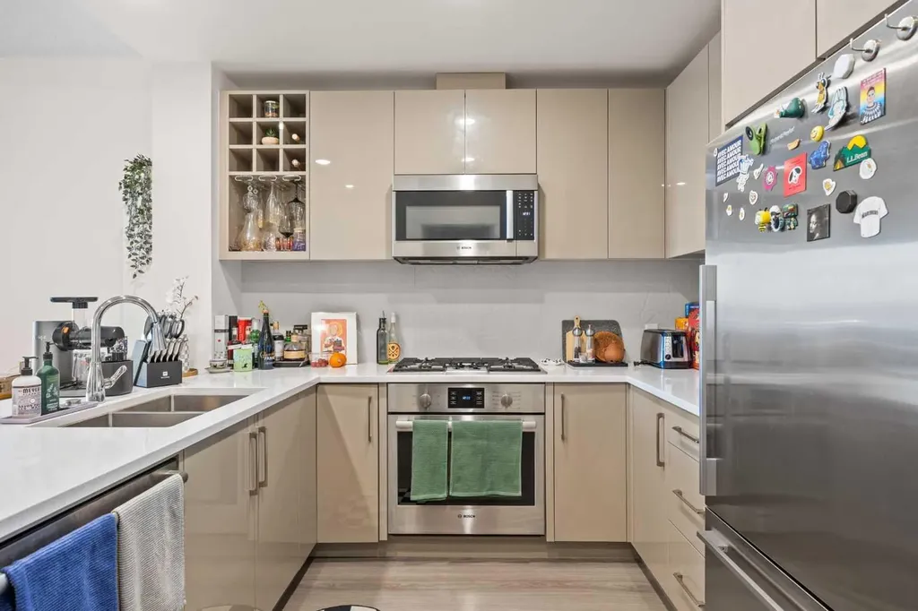 301 10 Street NW Calgary AB T2T 1H7