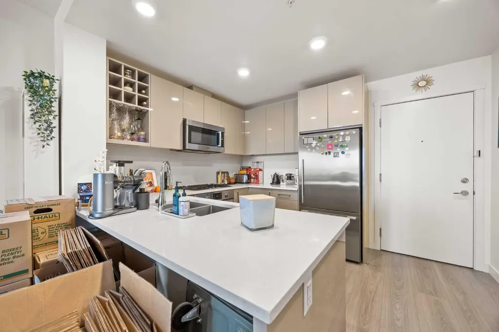 301 10 Street NW Calgary AB T2T 1H7