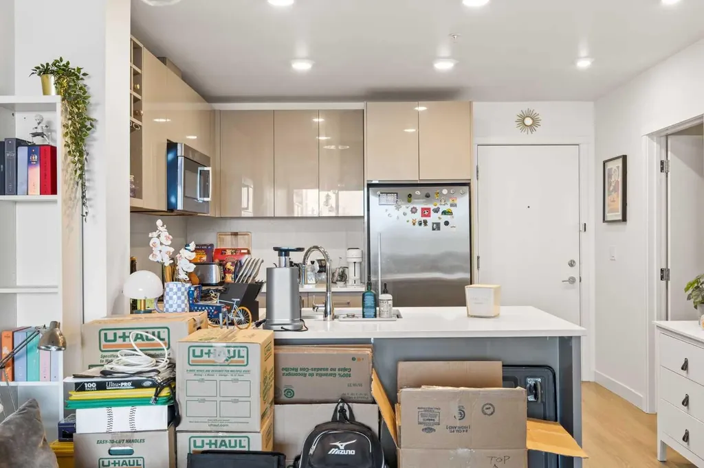 301 10 Street NW Calgary AB T2T 1H7