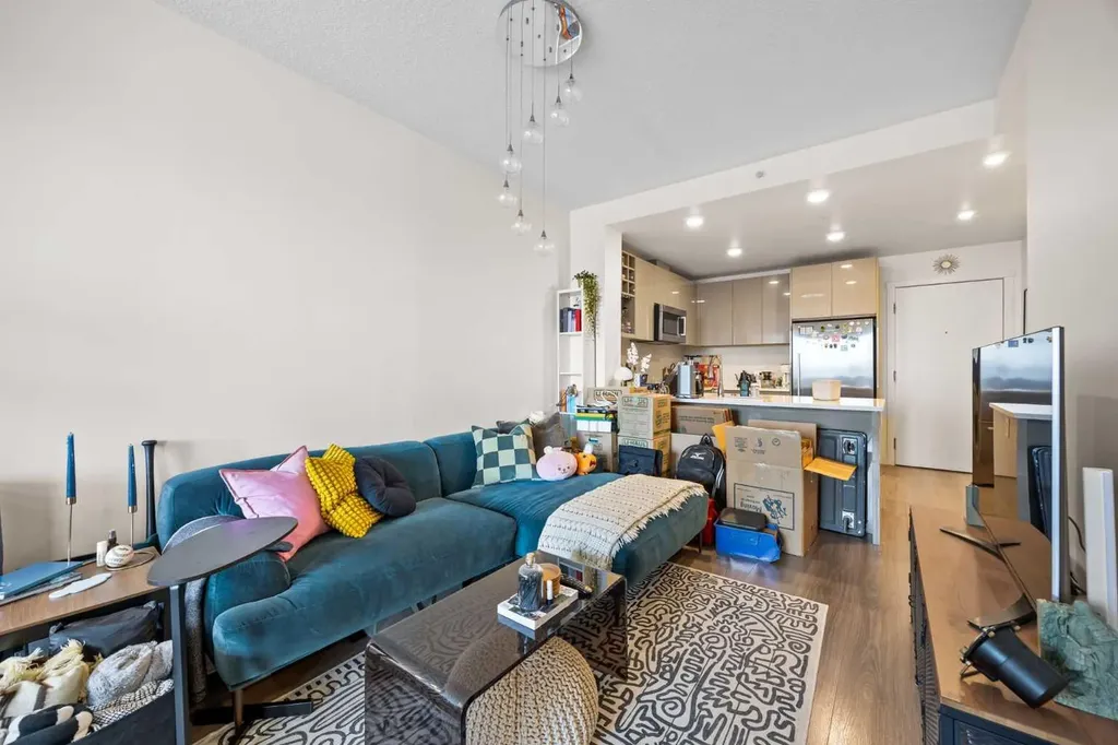 301 10 Street NW Calgary AB T2T 1H7