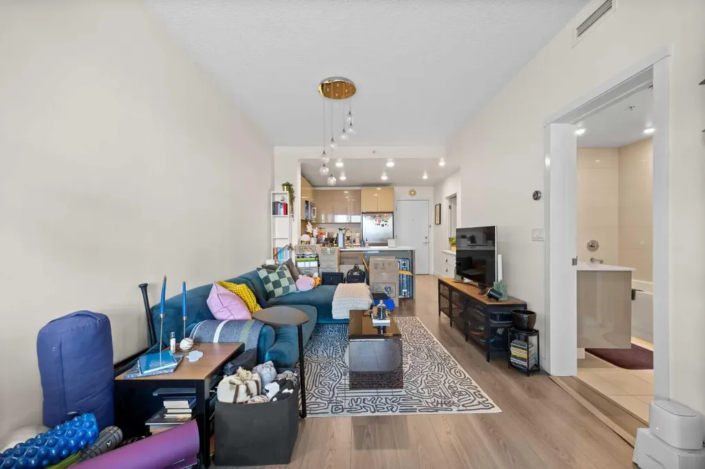 301 10 Street NW Calgary AB T2T 1H7