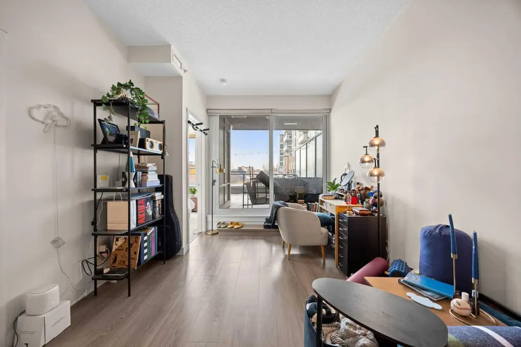 301 10 Street NW Calgary AB T2T 1H7