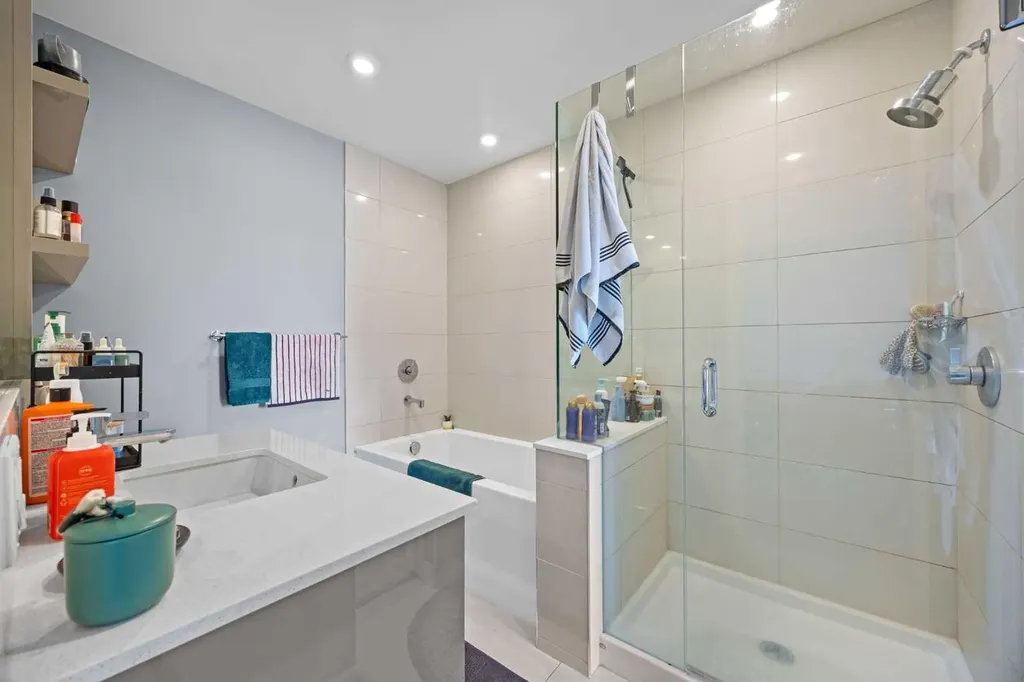 301 10 Street NW Calgary AB T2T 1H7