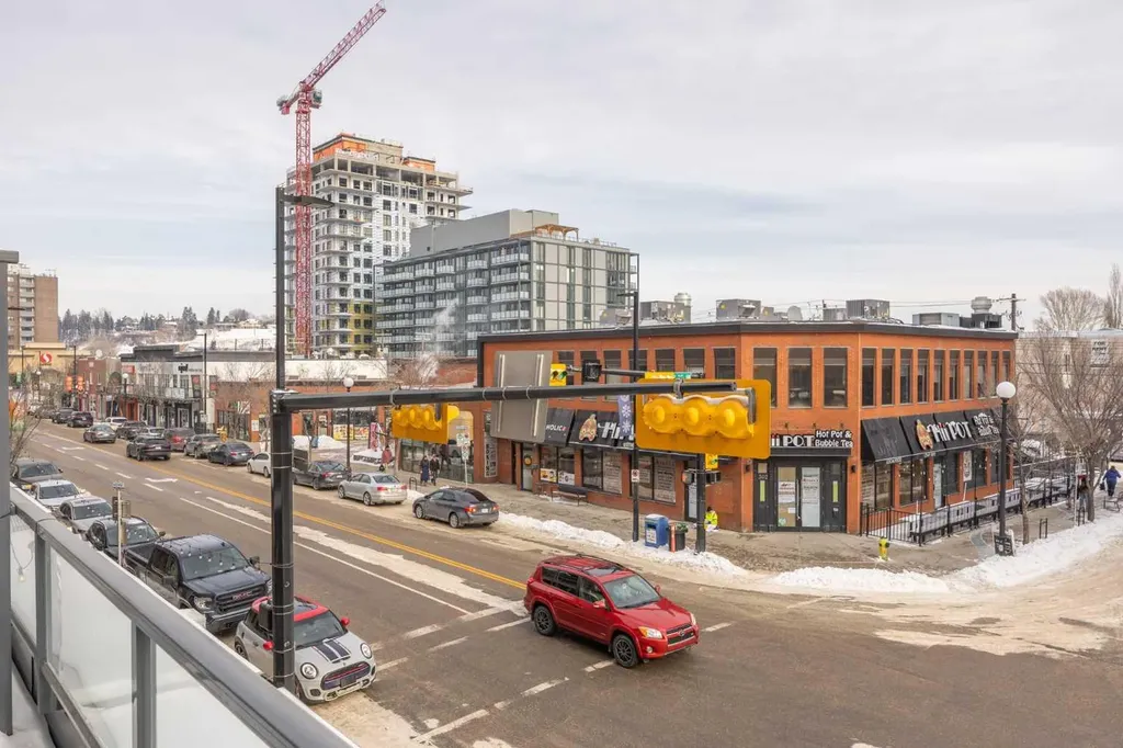 301 10 Street NW Calgary AB T2T 1H7