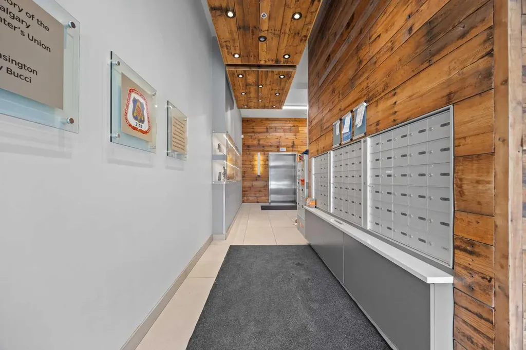 301 10 Street NW Calgary AB T2T 1H7