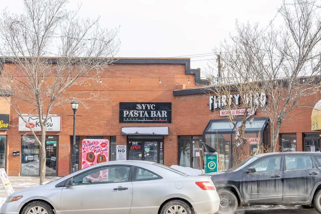 301 10 Street NW Calgary AB T2T 1H7