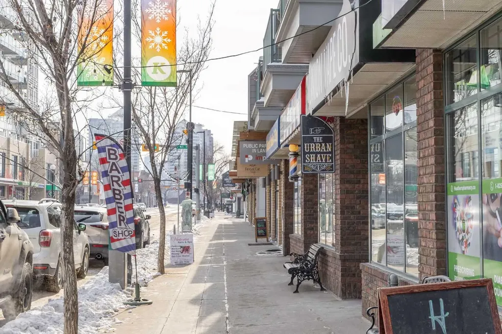 301 10 Street NW Calgary AB T2T 1H7