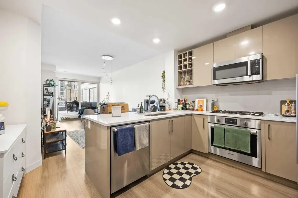 301 10 Street NW Calgary AB T2T 1H7