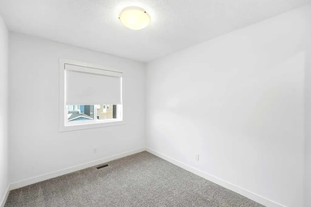 29 Herron Mews NE Calgary AB T3P 1Y1