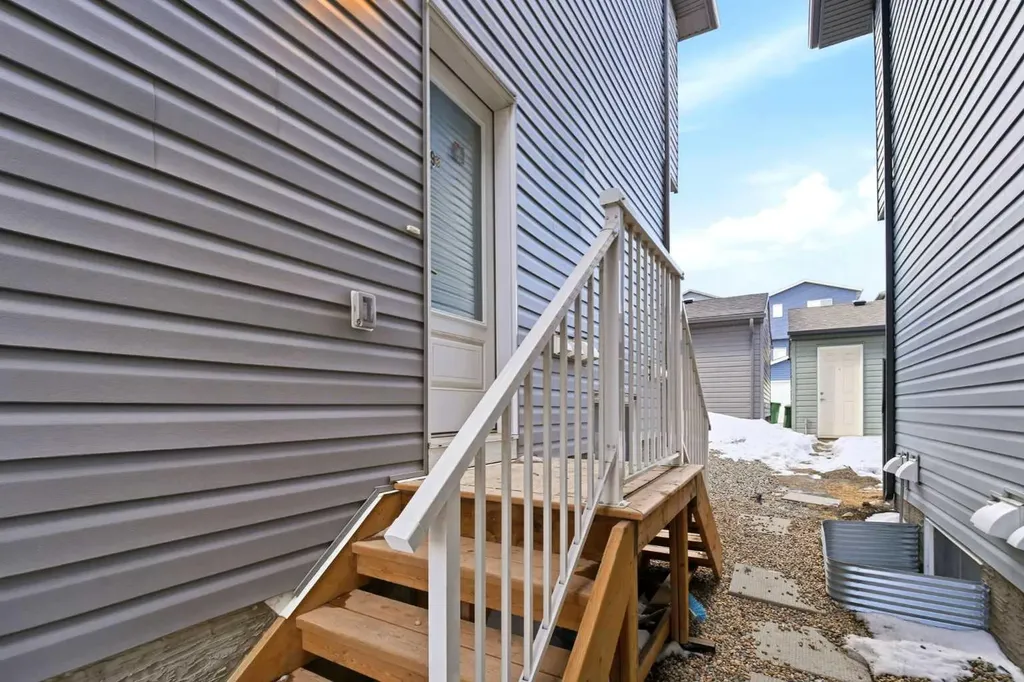 29 Herron Mews NE Calgary AB T3P 1Y1
